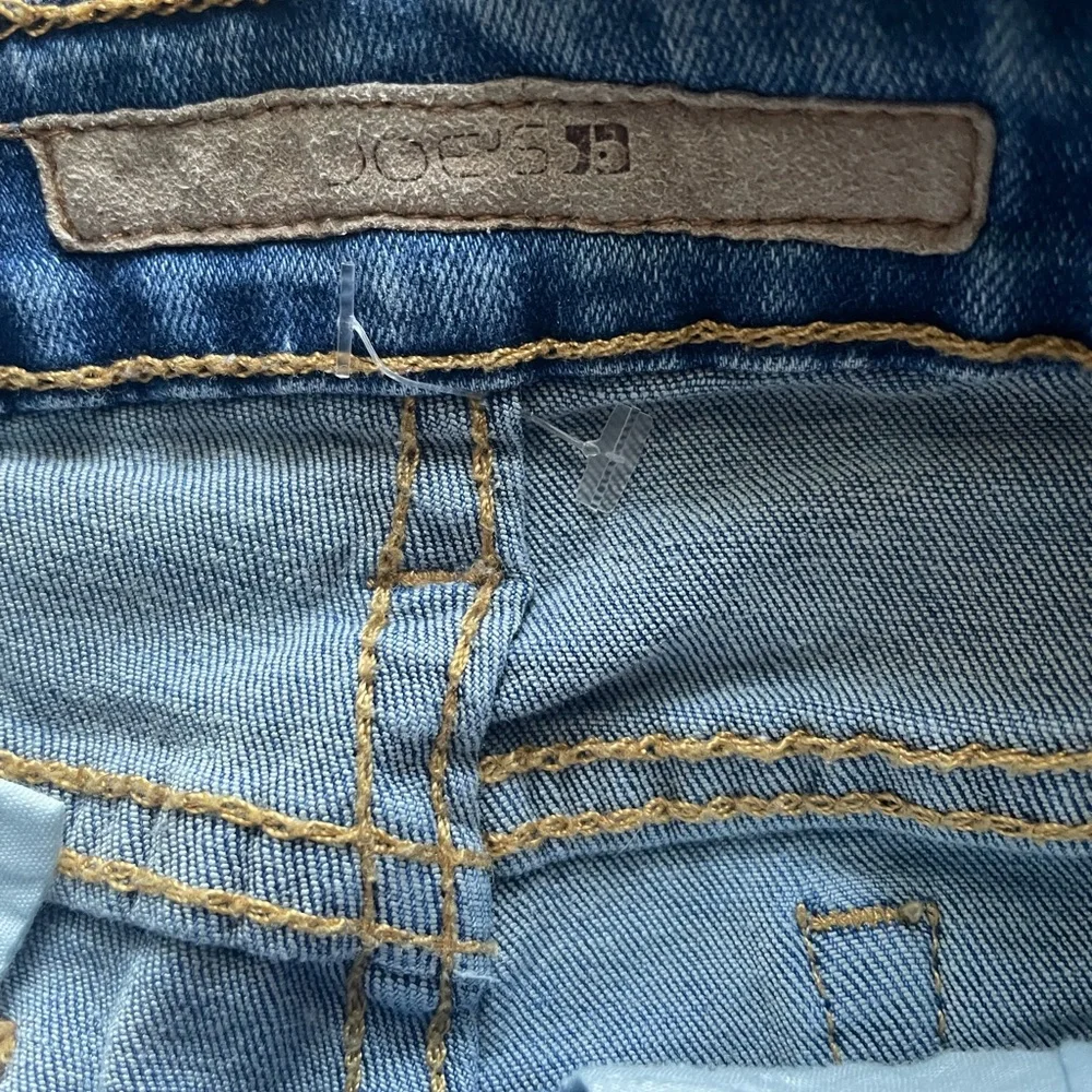 Girls Joe’s Jeans distressed denim jean shorts
